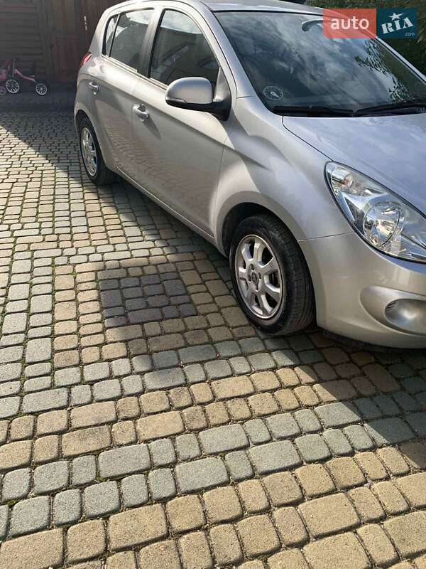 Хетчбек Hyundai i20 2011 в Івано-Франківську
