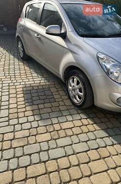 Хэтчбек Hyundai i20 2011 в 