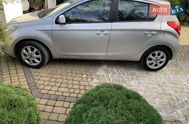 Хэтчбек Hyundai i20 2011 в 