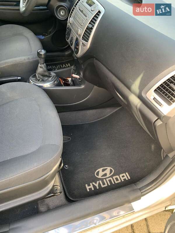 Хетчбек Hyundai i20 2011 в Івано-Франківську