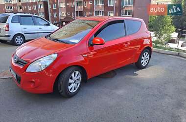 Хэтчбек Hyundai i20 2012 в 