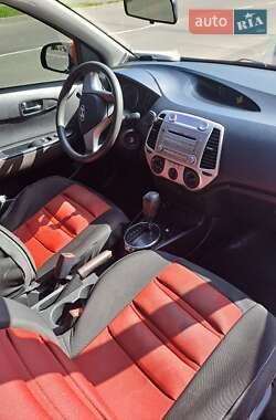 Хэтчбек Hyundai i20 2012 в 