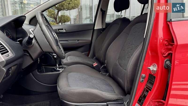 Хэтчбек Hyundai i20 2011 в Чернигове