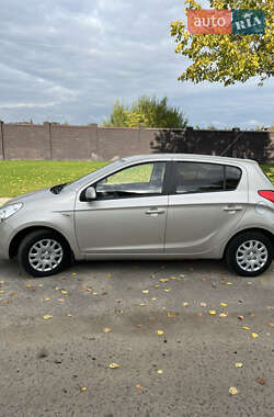 Хэтчбек Hyundai i20 2011 в Харькове