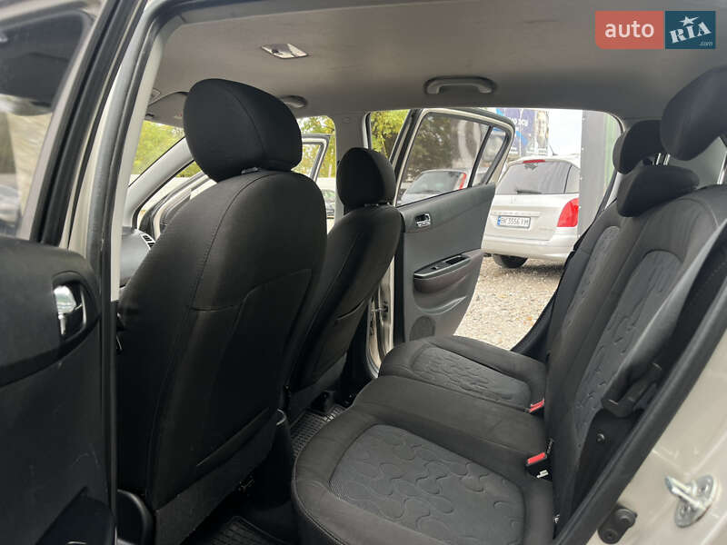 Хэтчбек Hyundai i20 2011 в Харькове