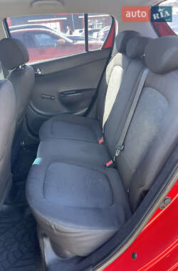 Хэтчбек Hyundai i20 2011 в 