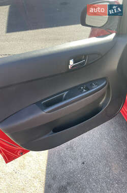 Хэтчбек Hyundai i20 2011 в 