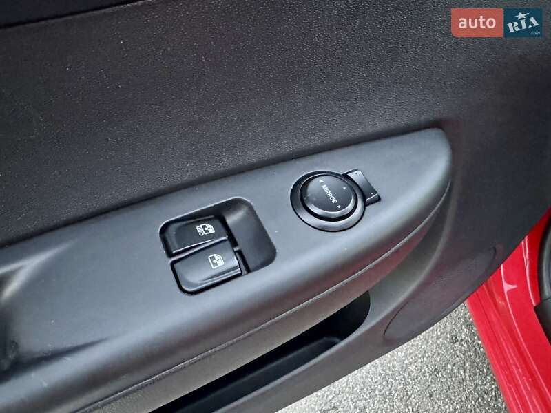 Хэтчбек Hyundai i20 2014 в Киеве фото 31 Хэтчбек Hyundai i20 2014 в Киеве