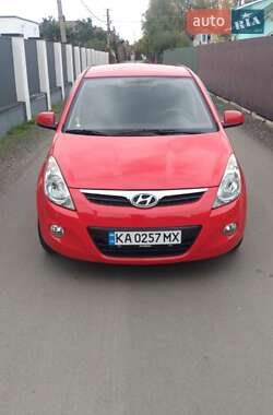 Хэтчбек Hyundai i20 2011 в 