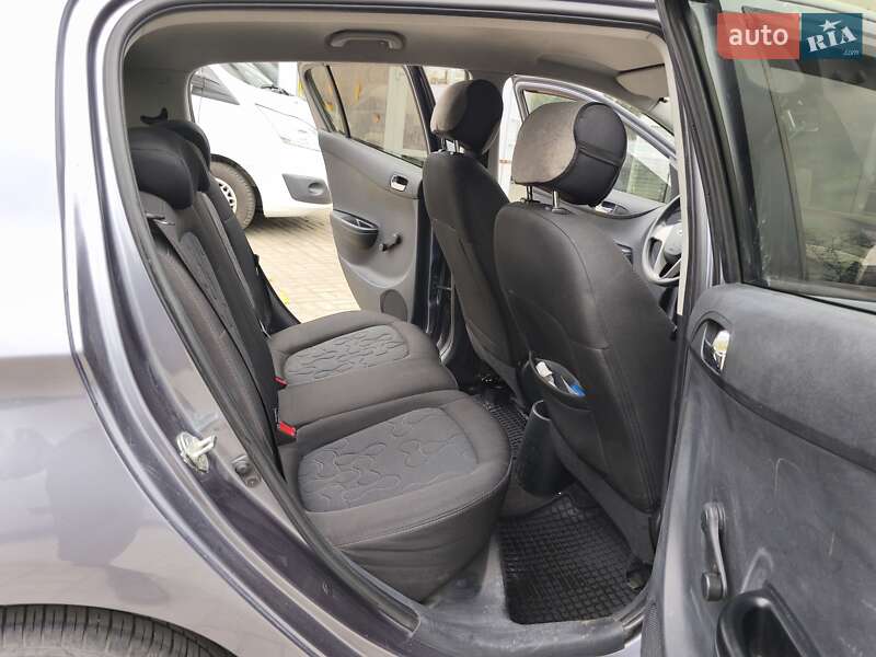 Хэтчбек Hyundai i20 2012 в Днепре