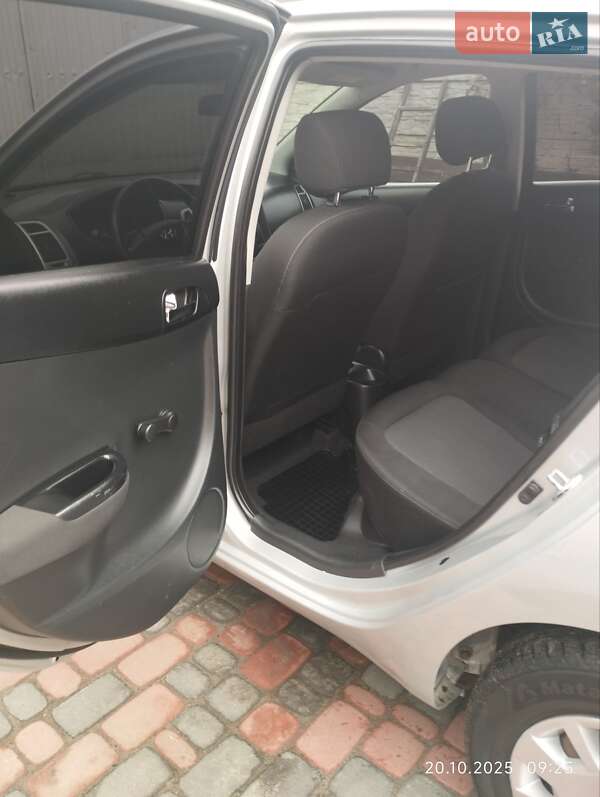 Хетчбек Hyundai i20 2012 в Харкові