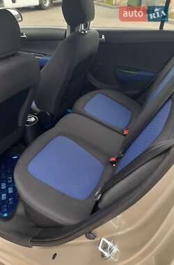 Хетчбек Hyundai i20 2012 в 
