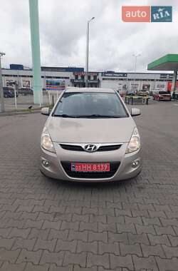 Хетчбек Hyundai i20 2012 в 