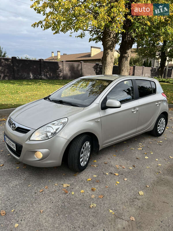 Хэтчбек Hyundai i20 2011 в Кременчуге фото Хэтчбек Hyundai i20 2011 в Кременчуге