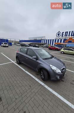 Хетчбек Hyundai i20 2011 в 