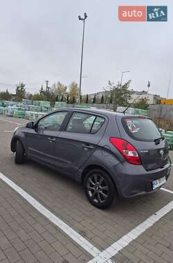 Хетчбек Hyundai i20 2011 в 