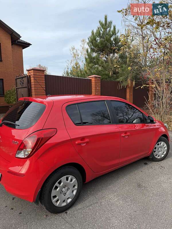 Хэтчбек Hyundai i20 2014 в Киеве