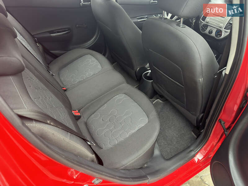 Хетчбек Hyundai i20 2012 в Києві фото 30 Хетчбек Hyundai i20 2012 в Києві