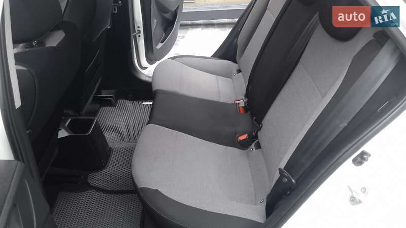 Хетчбек Hyundai i20 2016 в Хмельницькому фото 27 Хетчбек Hyundai i20 2016 в Хмельницькому