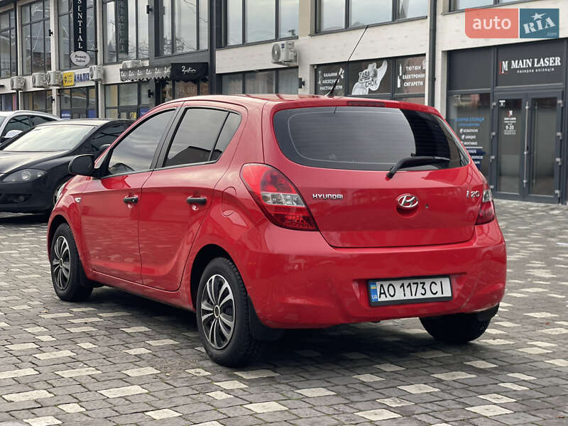 Хэтчбек Hyundai i20 2011 в Мукачево