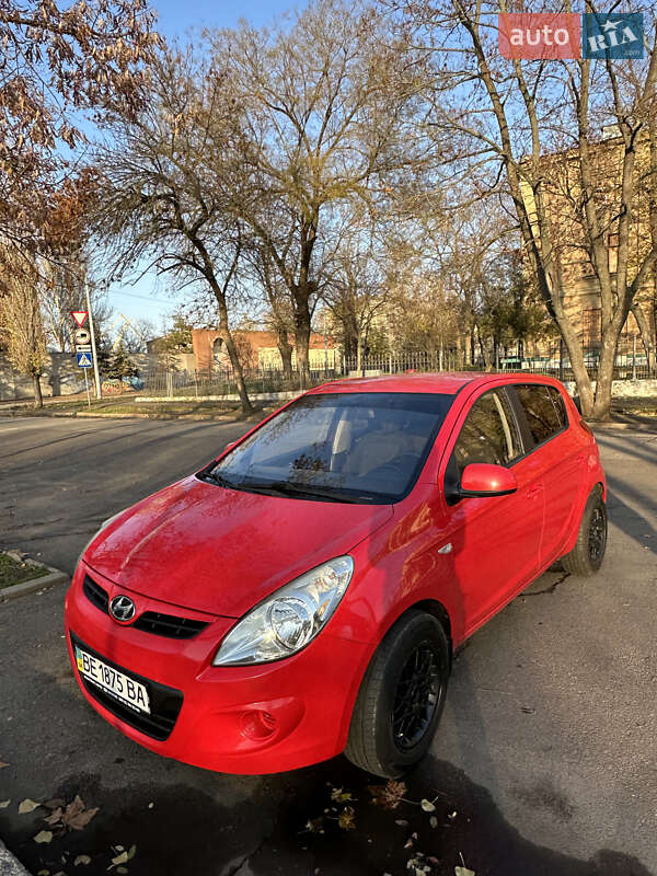 Хетчбек Hyundai i20 2011 в Миколаєві фото 2 Хетчбек Hyundai i20 2011 в Миколаєві