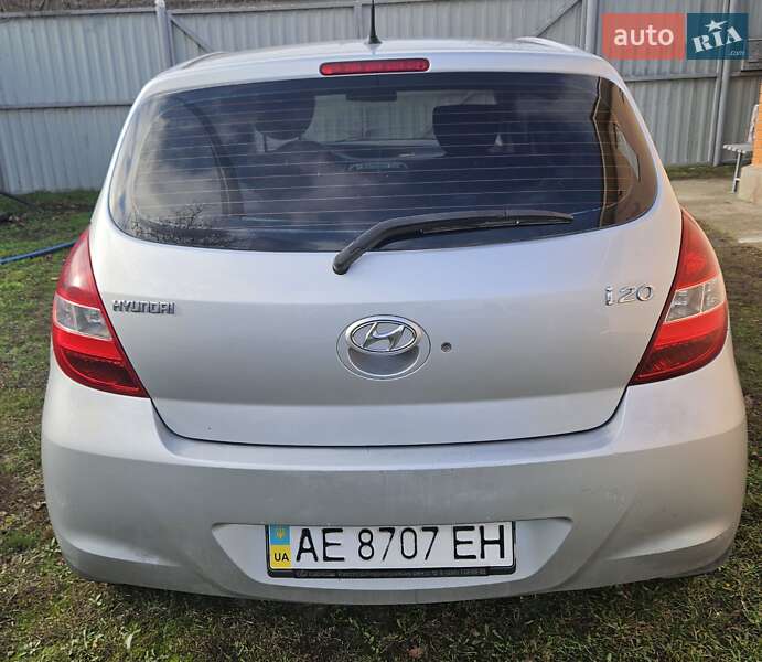 Хетчбек Hyundai i20 2010 в Дніпрі