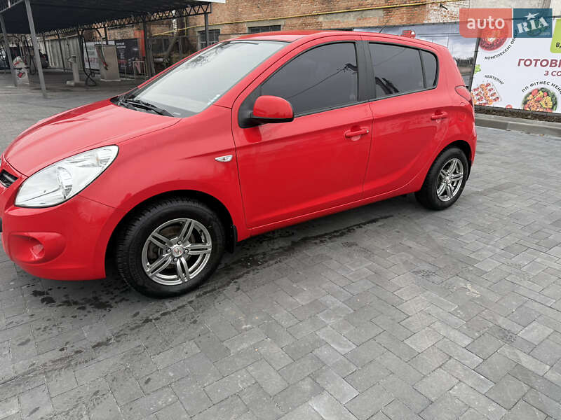 Хэтчбек Hyundai i20 2011 в Лубнах