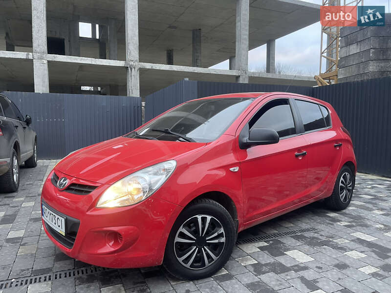 Хетчбек Hyundai i20 2011 в Мукачевому фото 2 Хетчбек Hyundai i20 2011 в Мукачевому