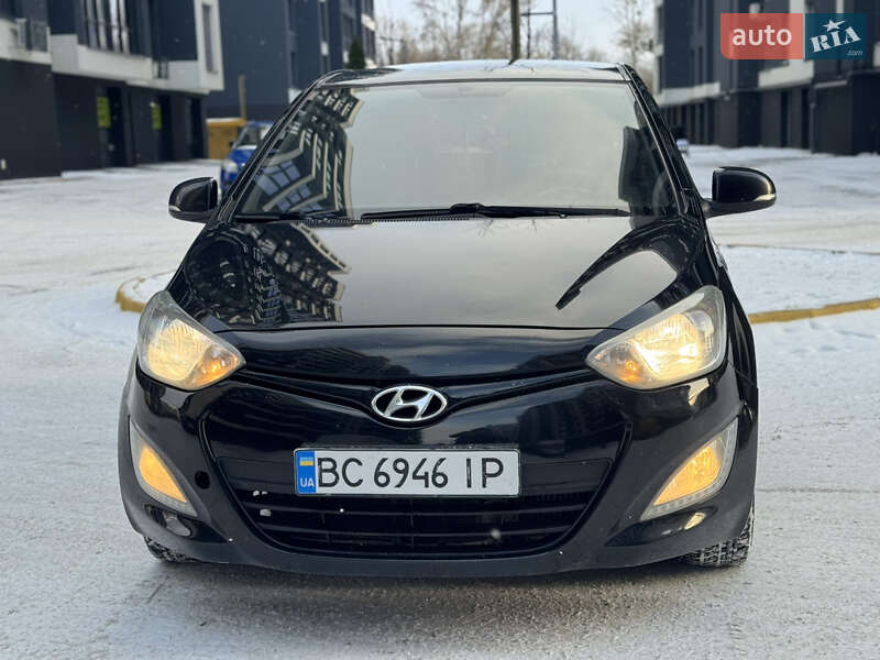 Хетчбек Hyundai i20 2012 в Івано-Франківську