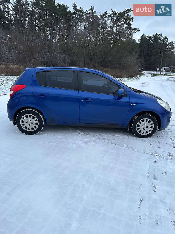Хэтчбек Hyundai i20 2010 в Обухове
