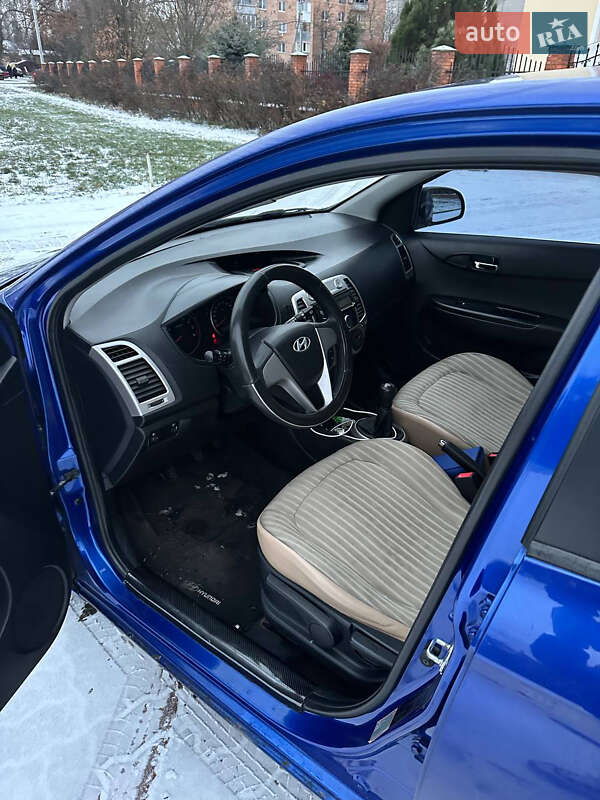 Хэтчбек Hyundai i20 2010 в Обухове