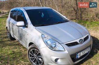 Хэтчбек Hyundai i20 2012 в Новомосковске