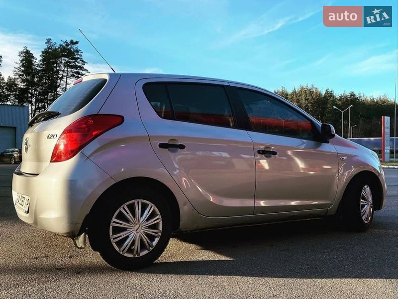 Хэтчбек Hyundai i20 2012 в Киеве