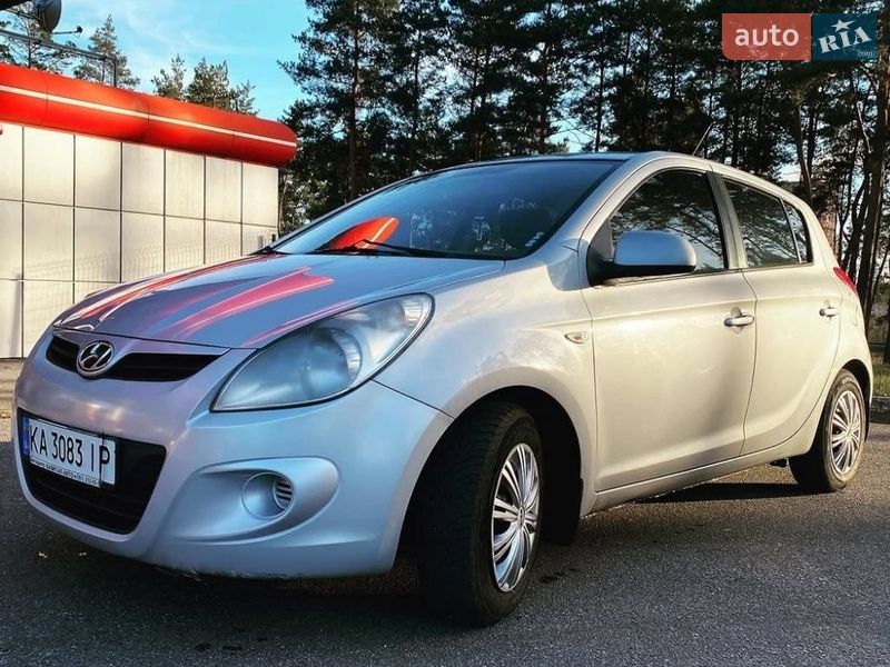 Хэтчбек Hyundai i20 2012 в Киеве
