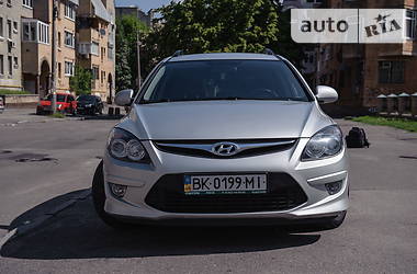 Универсал Hyundai i30 2012 в Ровно