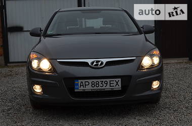 Хетчбек Hyundai i30 2009 в 