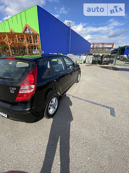 Хэтчбек Hyundai i30 2011 в Харькове