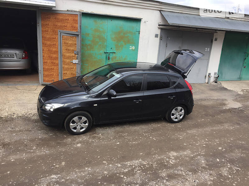 Хетчбек Hyundai i30 2010 в Рівному фото 5 Хетчбек Hyundai i30 2010 в Рівному