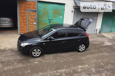 Хетчбек Hyundai i30 2010 в 