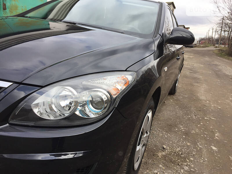 Хетчбек Hyundai i30 2010 в Рівному фото 9 Хетчбек Hyundai i30 2010 в Рівному