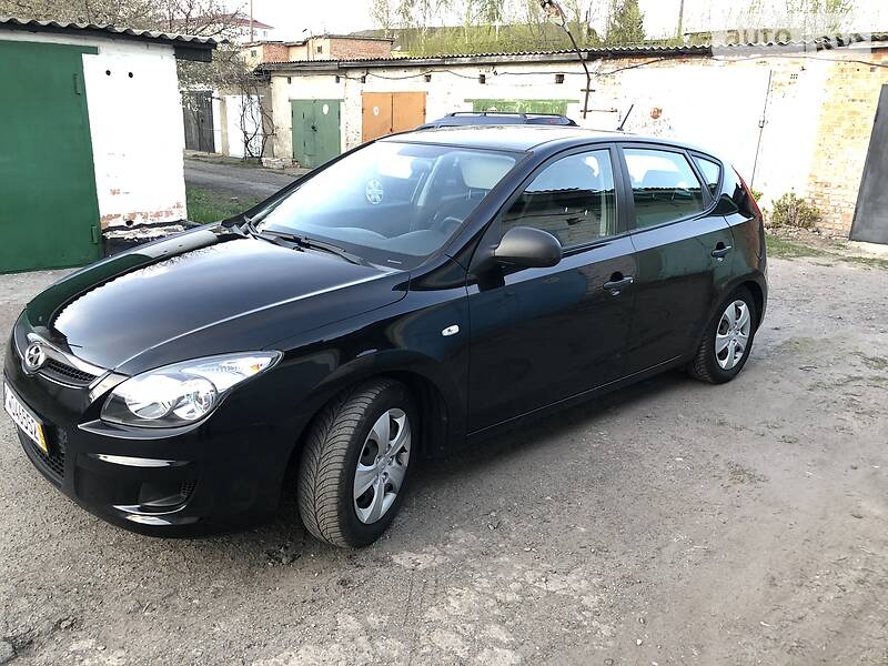 Хетчбек Hyundai i30 2009 в 