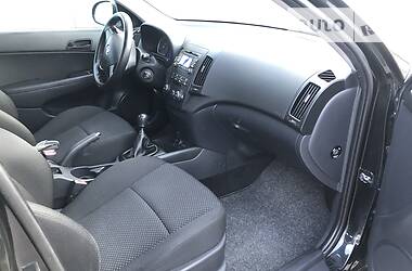 Хетчбек Hyundai i30 2009 в 