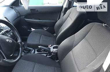 Хетчбек Hyundai i30 2009 в 
