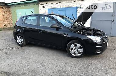 Хетчбек Hyundai i30 2009 в 