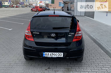 Хетчбек Hyundai i30 2010 в 