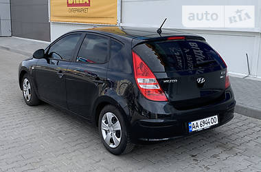 Хетчбек Hyundai i30 2010 в 