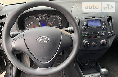 Хетчбек Hyundai i30 2010 в 