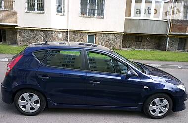 Хетчбек Hyundai i30 2010 в 