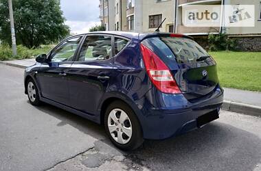 Хетчбек Hyundai i30 2010 в 