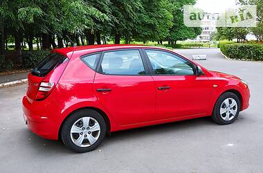 Хэтчбек Hyundai i30 2009 в Староконстантинове